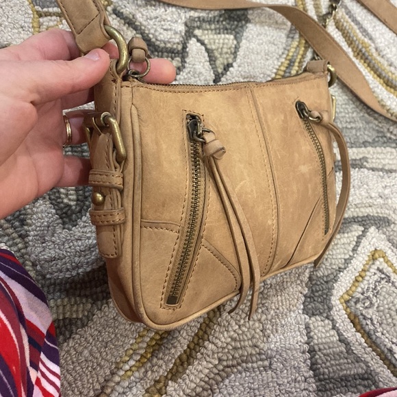 💕 Marc New York tan leather small shoulder bag 💕 - Picture 3 of 13